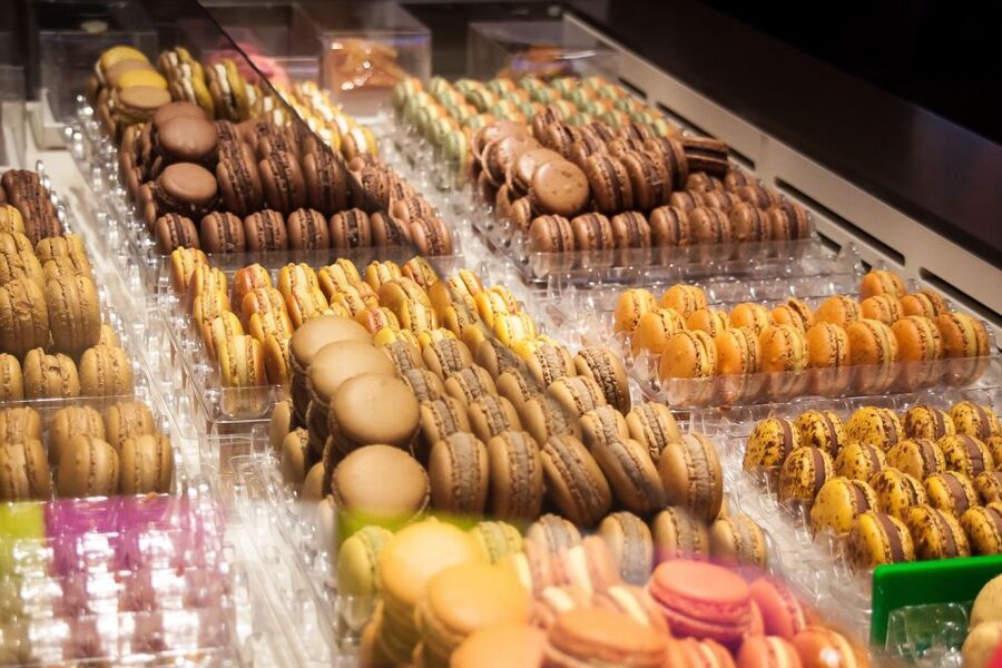 Le Marais: Pastry and Chocolate Food Tour - Stories of the Jewish Quarter and grand mansions