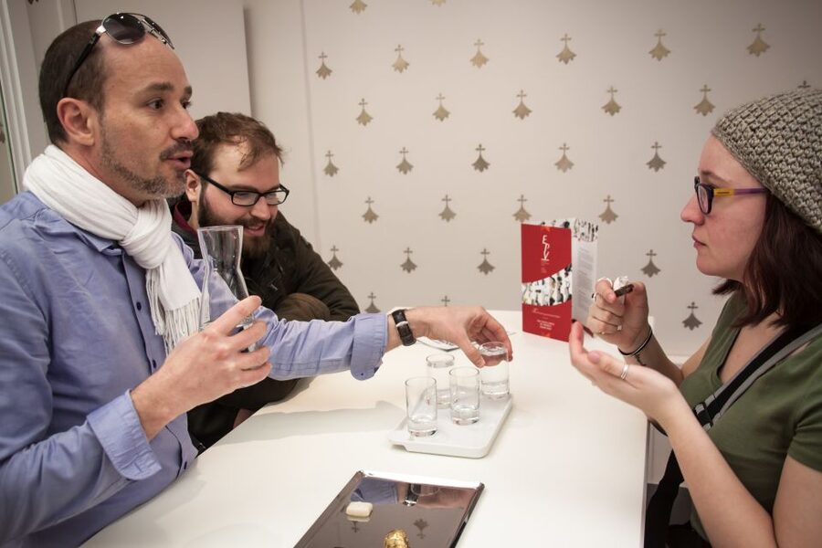 Le Marais: Pastry and Chocolate Food Tour - Guides and the value of a personal approach