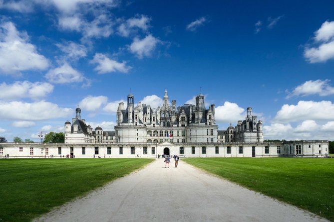 Loire Valley Castles Day Trip from Paris with Complementary Wine - Starting near the Paris Catacombs at 7:30 a.m.