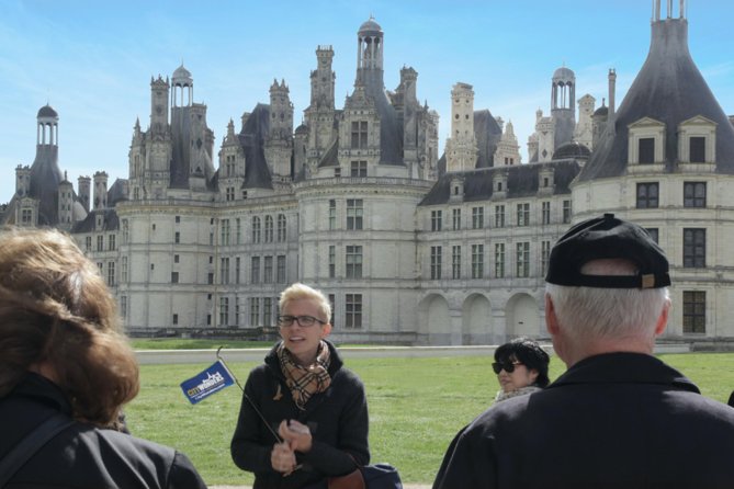 Loire Valley Castles Day Trip from Paris with Complementary Wine - Chenonceau, the château over the river