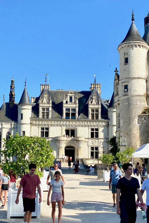 Loire Valley Royal Castles Small Group Day Trip from Paris - Amboise, lunch, and Leonardo da Vinci