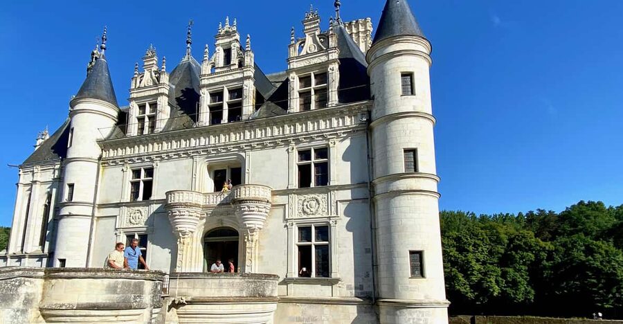 Loire Valley Royal Castles Small Group Day Trip from Paris - Seven wines at a local family winery
