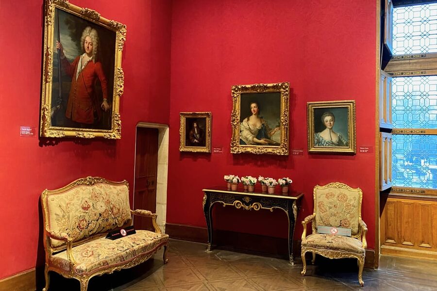 Loire Valley Royal Castles Small Group Day Trip from Paris - Who should book this experience