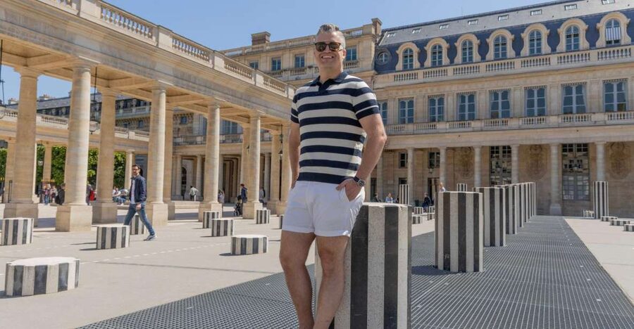 Louvre area photo shoot by Paris photographer - A short photo session in the heart of Paris