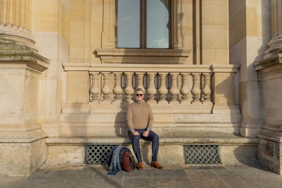 Louvre area photo shoot by Paris photographer - Palais-Royal: elegant surroundings before the Louvre