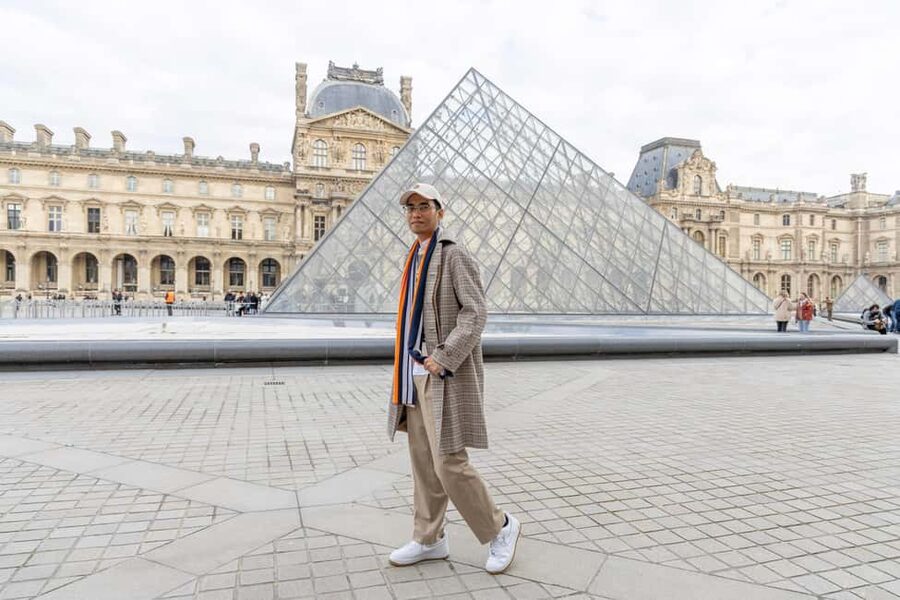 Louvre area photo shoot by Paris photographer - The photo package: 200 or more original JPEGs