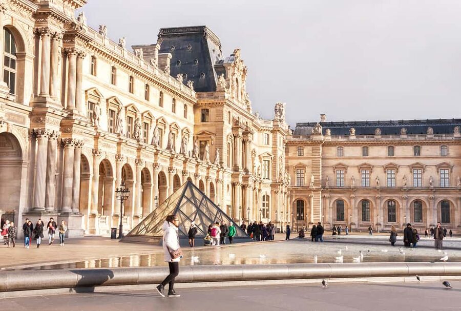 Louvre Masterpieces Private Guided Tour with Reserved Access - Guide quality and the human element