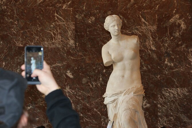 Louvre Museum Access Guided Tour with Mona Lisa - How much walking and crowding to expect