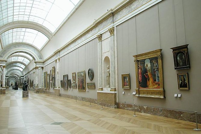 Louvre Museum and Seine River Cruise Tickets by e-mail - Taking a break inside the museum