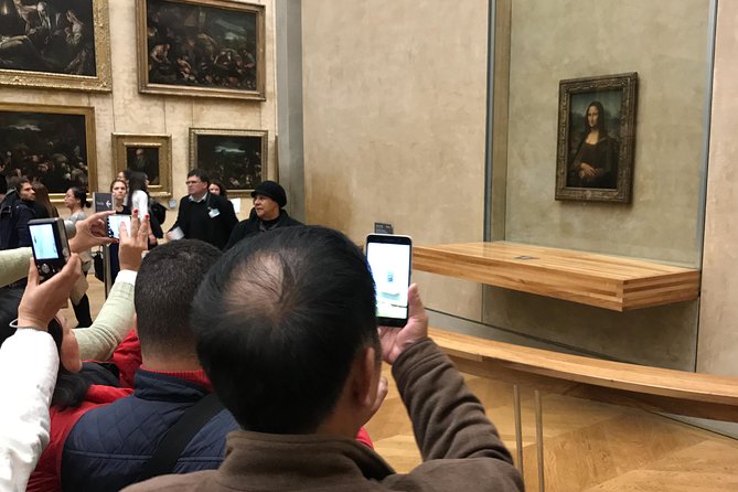 Louvre Museum Masterpieces Guided Tour - Meeting the guide and getting inside