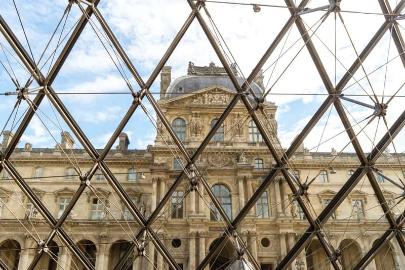 Louvre Museum: Skip-the-Line Small Group Guided Tour - Why a guided Louvre visit makes sense in two hours