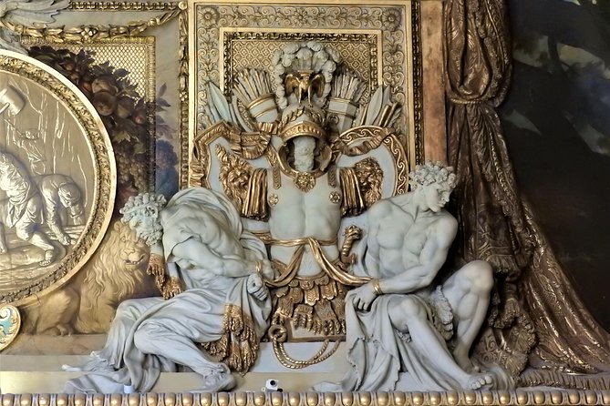 Louvre Museum Small-Group Guided Tour - Family-friendly in practice