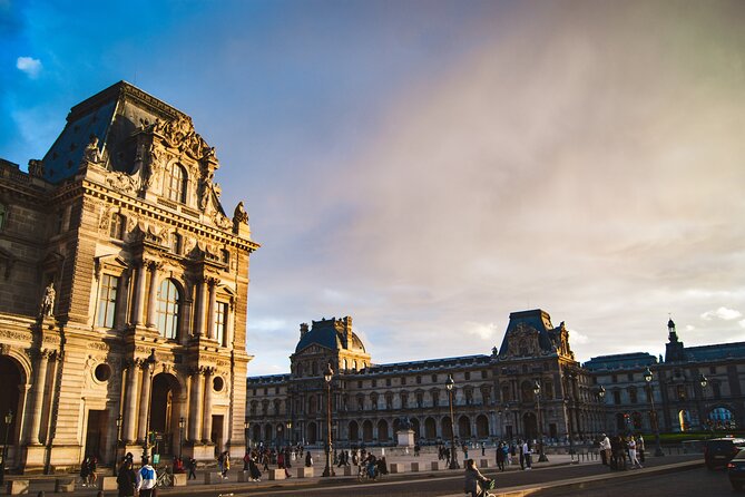 Louvre Museum Ticket & Optional Seine River Cruise - The digital audioguide: useful, but not the same as a museum guide