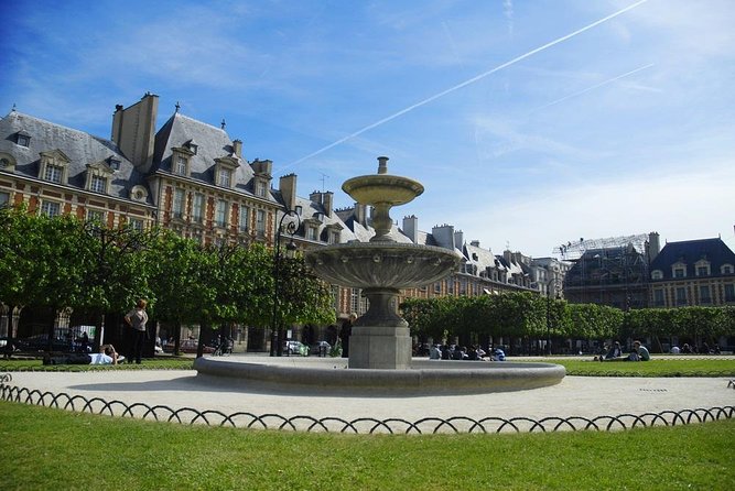 Marais Tour With a Local - Place des Vosges and the shape of old Paris
