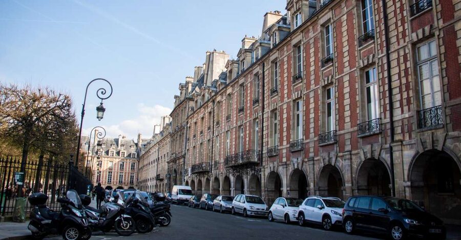 Marais Walking Tour: Lifestyle in Paris - Hôtel de Sully, Carnavalet, and Hôtel Salé