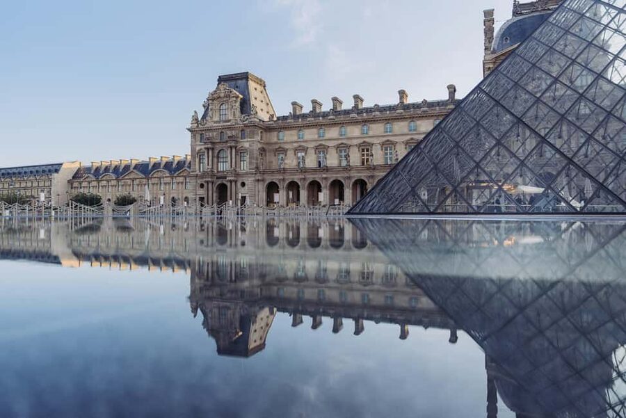Mona Lisa & Louvre Masterpieces Tour with Reserved Access - Why a Louvre guide helps so much