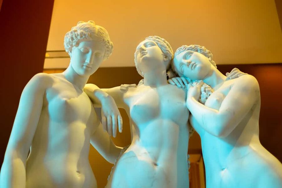 Mona Lisa & Treasures: 6-people Max Louvre Experience - Why a two-hour Louvre tour can be a smart choice