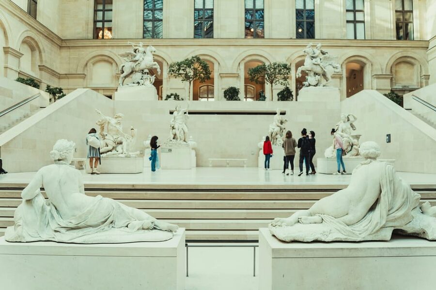 Mona Lisa & Treasures: 6-people Max Louvre Experience - Storytelling that works for adults and children