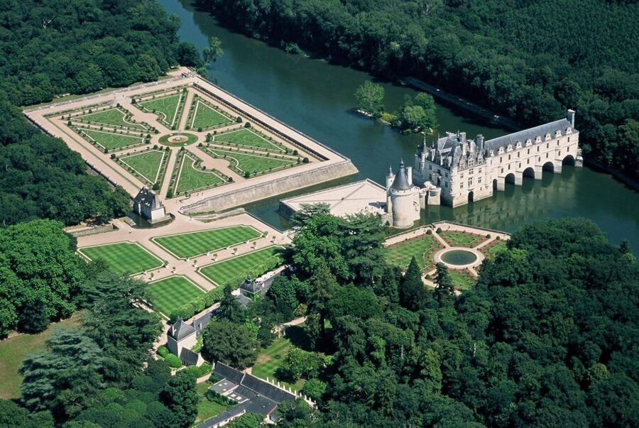 Mont Saint-Michel & Chateaux Country 3-Day Tour from Paris - Key points to know before booking