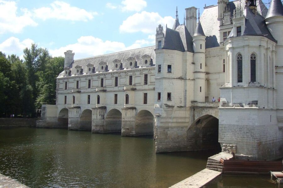 Mont Saint-Michel & Chateaux Country 3-Day Tour from Paris - Hotels, meals, and room arrangements