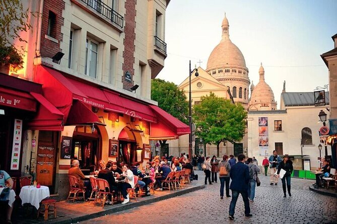 Montmartre and the Sacré-Coeur with the best guides in Paris - Place du Tertre and the working artists