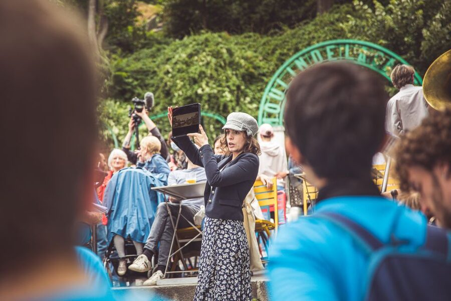 Montmartre en chansons: tour with a professional singer - Rue Lepic and Moulin de la Galette