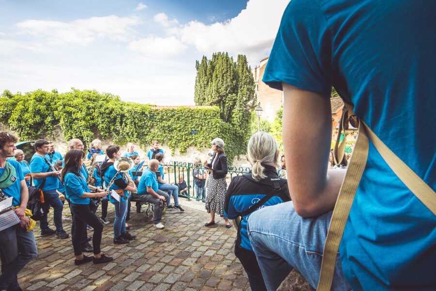Montmartre en chansons: tour with a professional singer - Théâtre Lepic and the old cabaret mood