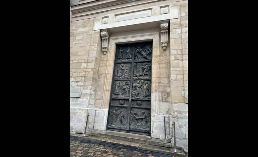 Montmartre for Art Lovers - Walking tour with Expert Guide - Dalida, Rue de l’Abreuvoir, and La Maison Rose
