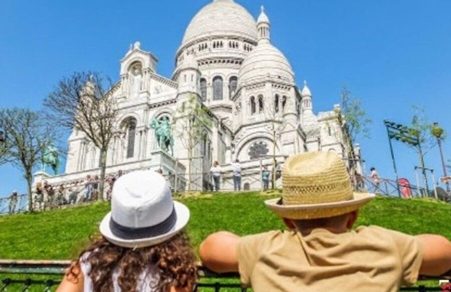 Montmartre: Guided Tour for Kids and Families - Ending at Moulin Rouge