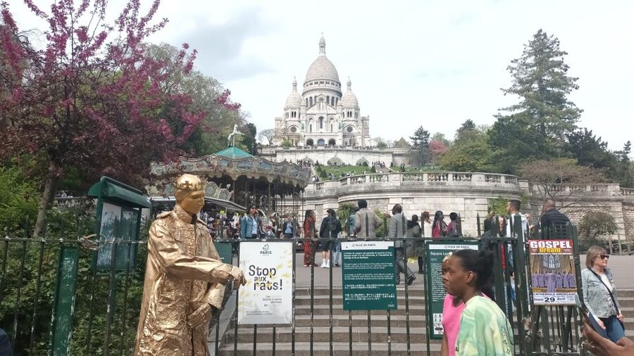 Montmartre: Guided Tour for Kids and Families - Moulin de la Galette and the artists’ homes