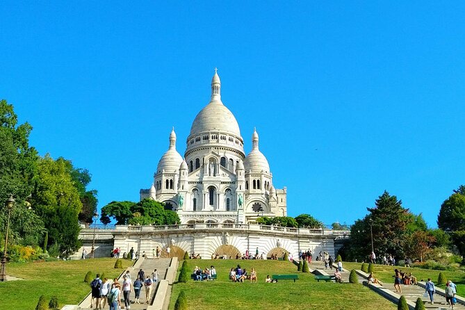 Montmartre Hill French Gourmet Food and Wine Tasting Walking Tour - The Clos des Vignes and Montmartre’s rural past