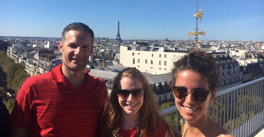 Montmartre, Paris: The Locals' Favorite Arrondissement - Choosing coffee, pastries, or street food
