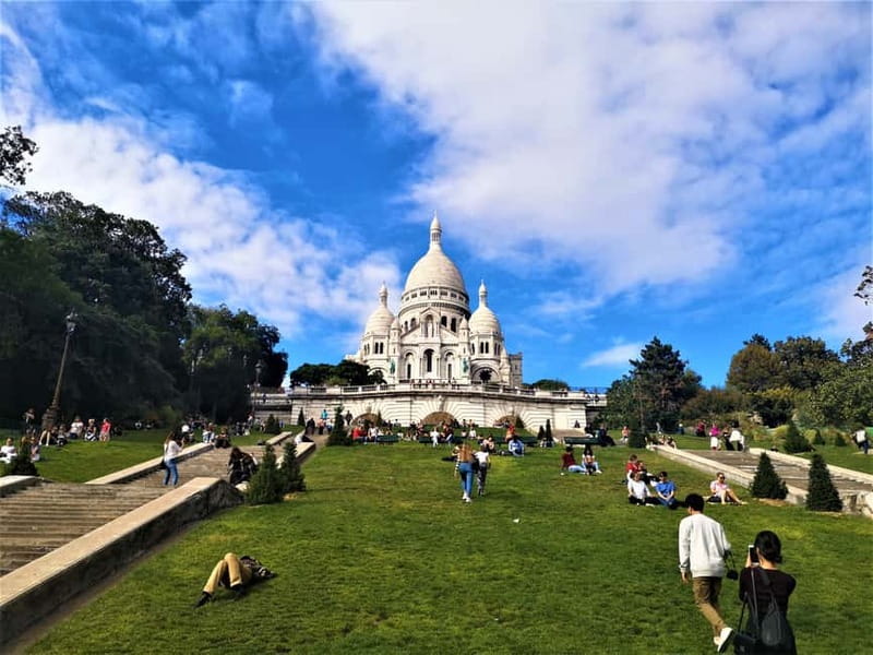 Montmartre : private family tour - Rue du Mont-Cenis and the quieter side of the hill