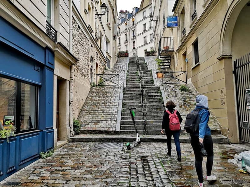 Montmartre : private family tour - Le Consulat and La Bonne Franquette