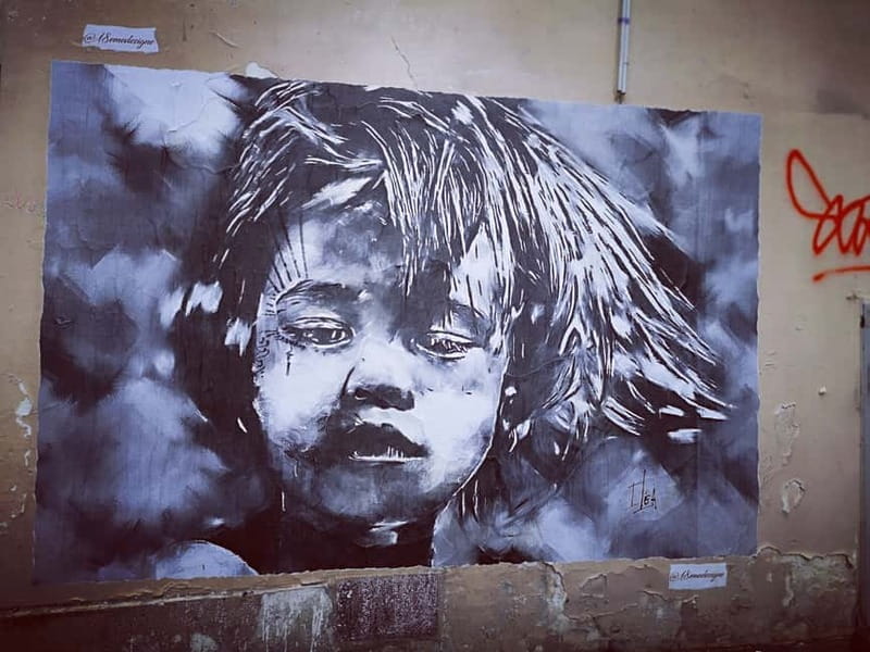 Montmartre : private family tour - Abbesses and the Wall of Love
