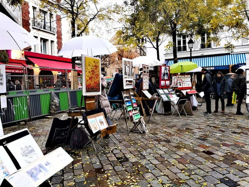 Montmartre : private family tour - Starting at Place Saint-Pierre and reaching Sacré-Cœur