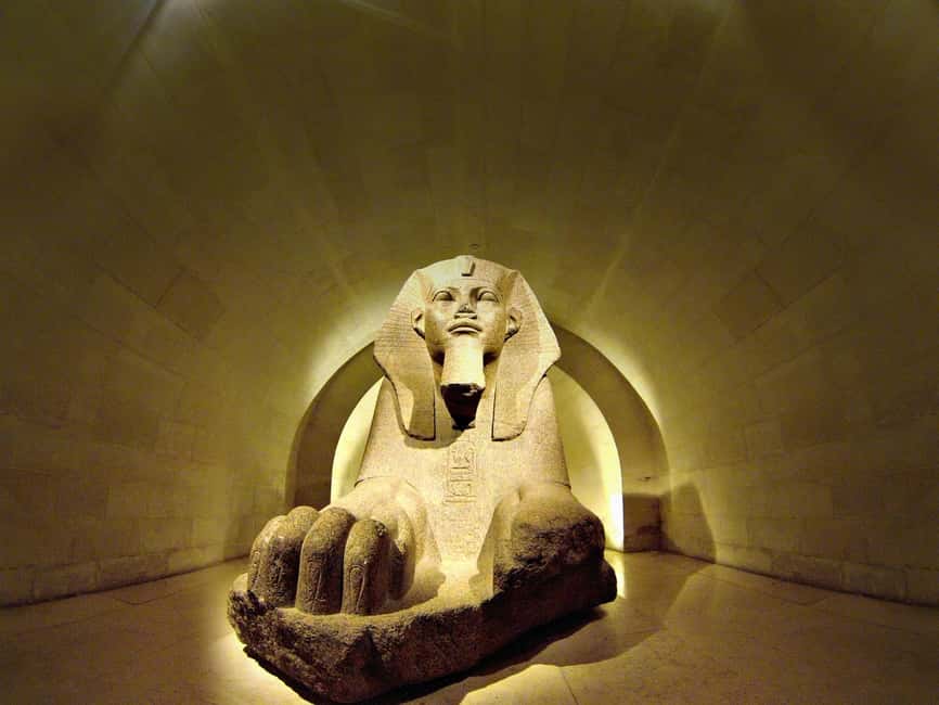 Night at the Louvre Museum: 6-people Max Guided Exploration - Meeting your guide near Palais Royal