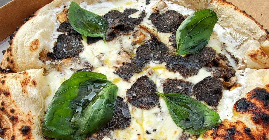 No Diet Club - A selection of the best pizzas in Paris ! - Six pizzas, not one standard Paris meal