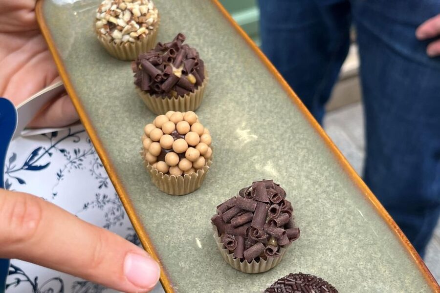 No Diet Club - Special Sweet Tour in Paris ! - Who will enjoy the afternoon most?