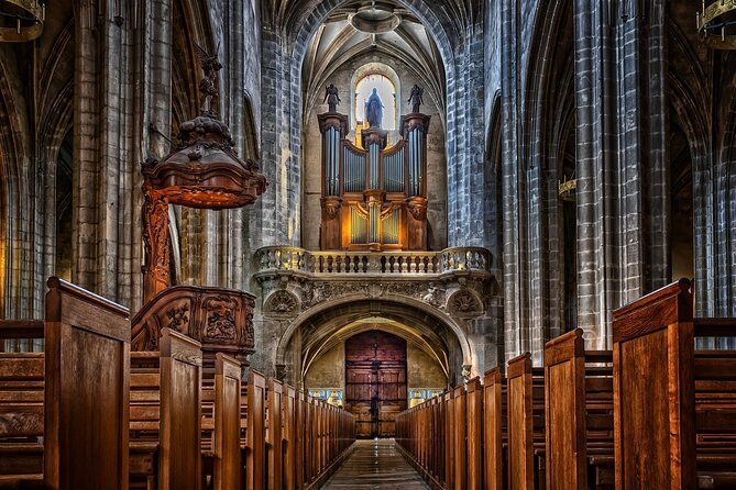 Notre Dame Guided Tour with Scheduled Group Access Option - A short walk across Île de la Cité