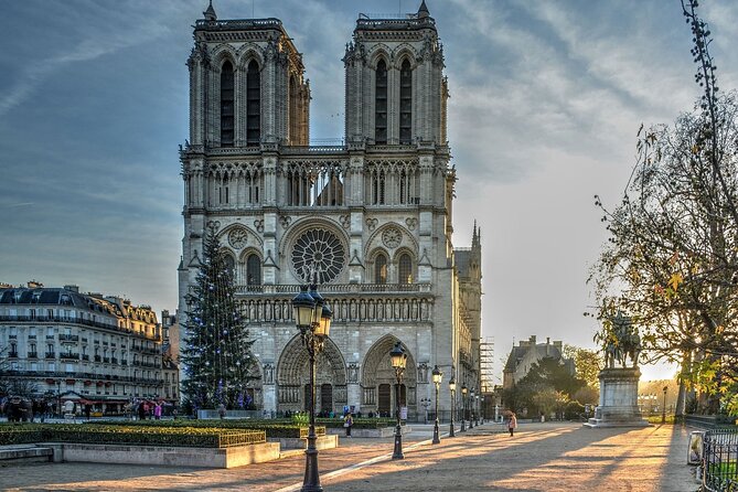 Notre Dame Guided Tour with Scheduled Group Access Option - What the $32.58 price really buys