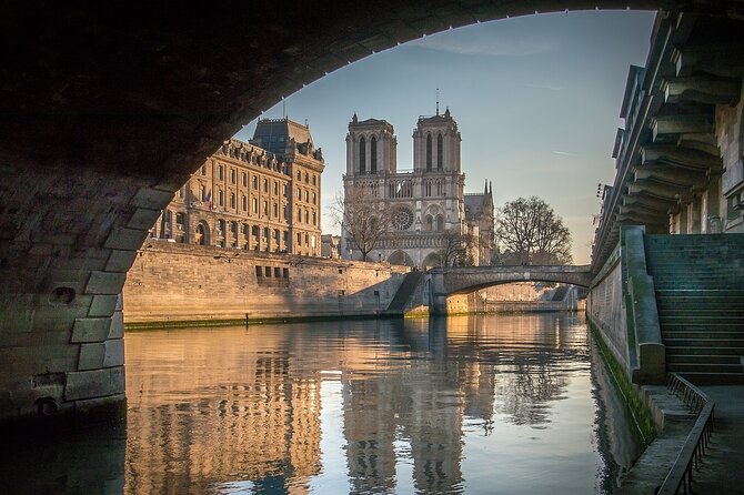 Notre Dame Guided Tour with Scheduled Group Access Option - Timing, crowds, and cold weather