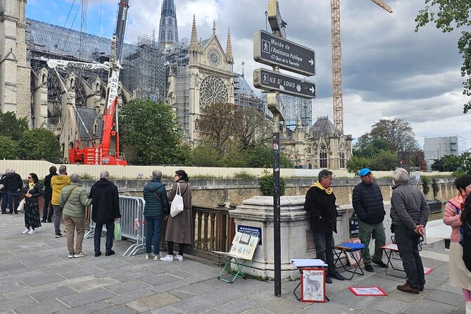 Notre Dame Outdoor Walking Tour and Entrance to Sainte Chapelle - The difference between Notre-Dame and Sainte-Chapelle