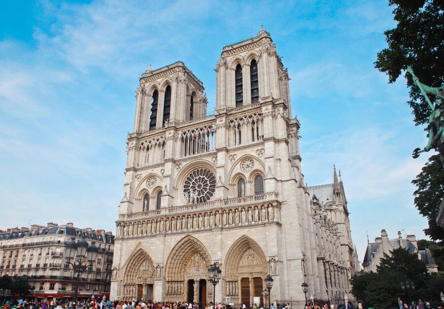 Notre-Dame Outside Île de la Cité & St Severin Private Tour - Walking through Île de la Cité, the heart of Paris