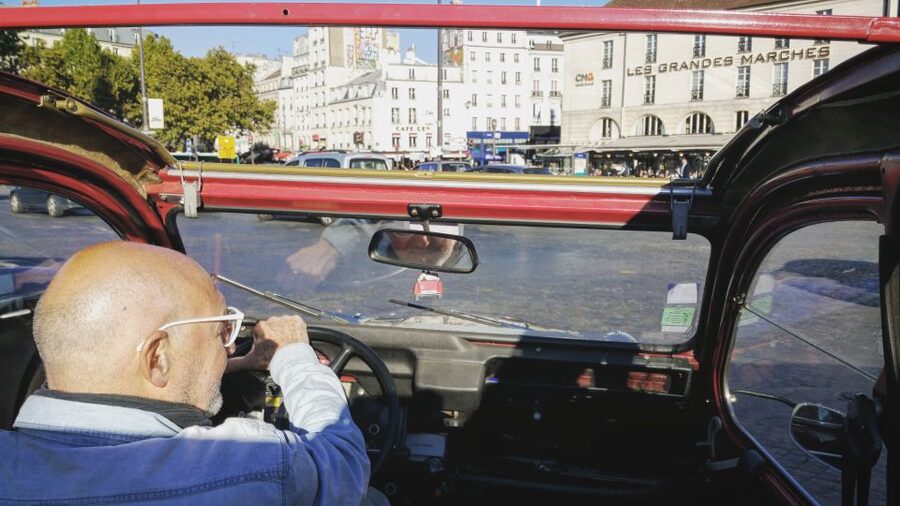 Off-the-Beaten Track in Paris: 2-Hour Vintage 2CV Tour - Montmartre and the major Paris sights
