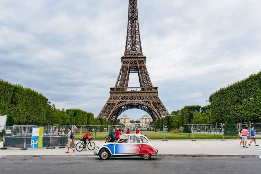 Paris: 1-Hour Vintage Citroen 2CV Tour - Why the little 2CV makes a difference