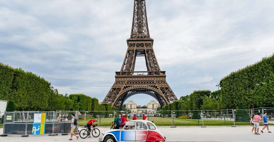 Paris: 1-Hour Vintage Citroen 2CV Tour - The Eiffel Tower, Invalides, and Pont Alexandre III