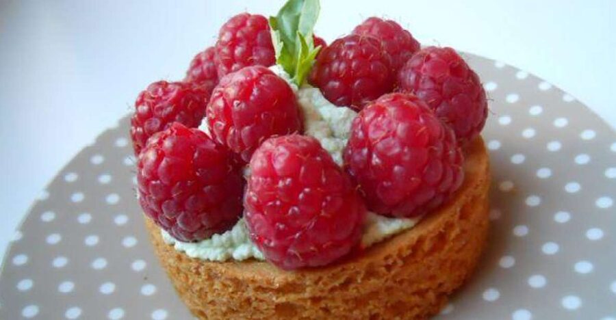 Paris: 2.5-Hour French Pastry Cooking Class - A pastry class in a Paris loft