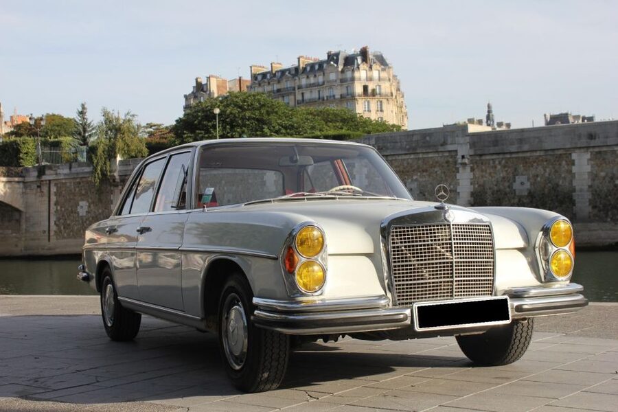 Paris: 2.5-Hour Guided Vintage Car Tour and Wine Tasting - From École-Militaire to the Eiffel Tower