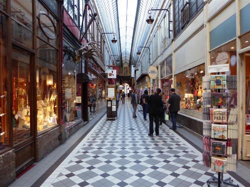 Paris: 2-Hour Passages Private City Tour in German - Key points to know before you book